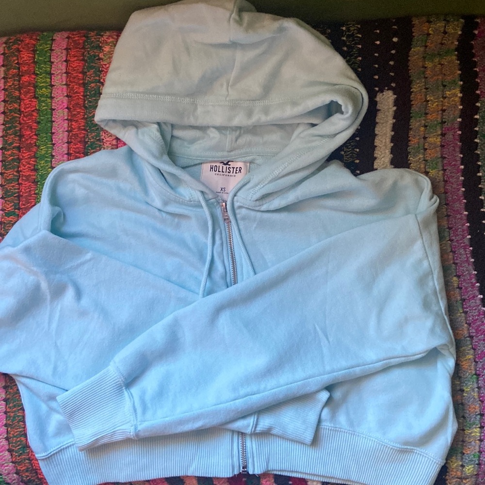 Hollister Cropped sweater